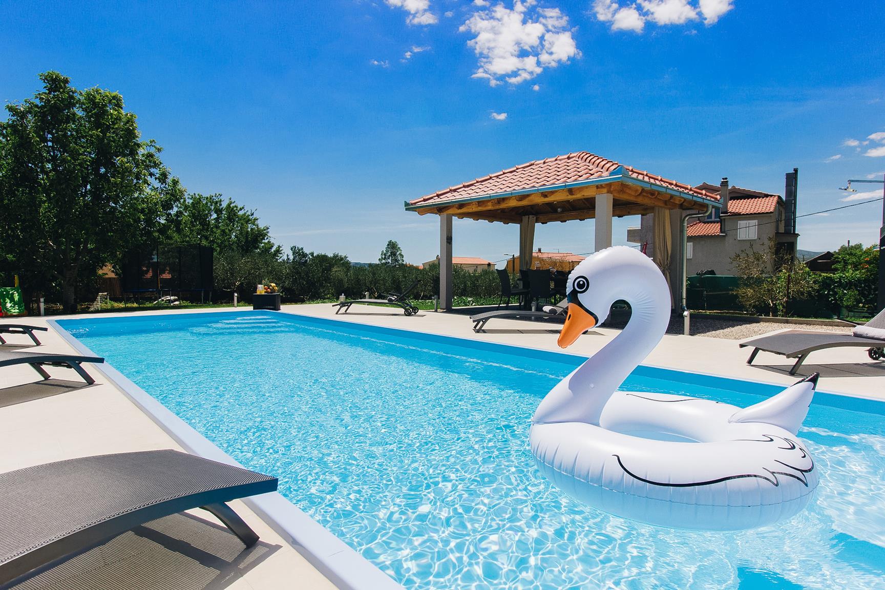 Glassfiberbasseng Jamaica 11,25m x 3,75m x 1,50m